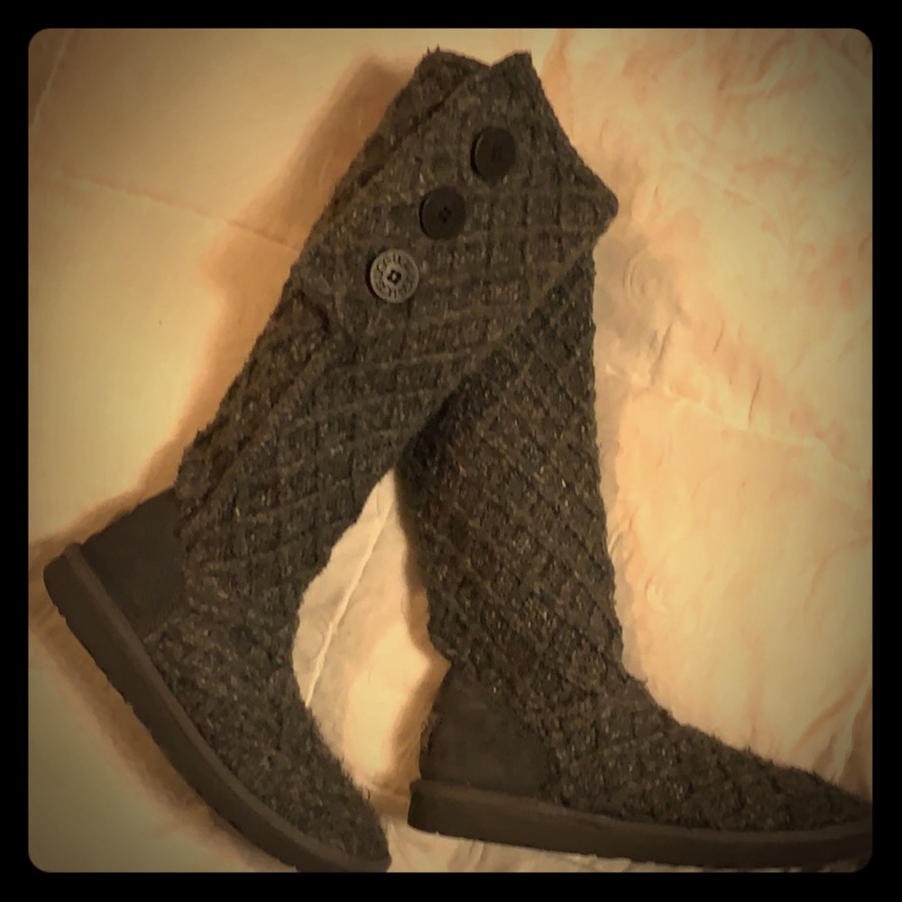 UGG knit boots! Size 7, cozy cute! Dark grey!
